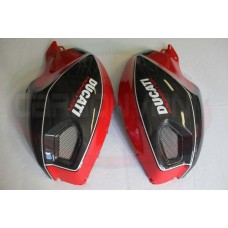 CARBONVANI - DUCATI MONSTER M696 / M796 / M1100 CARBON FIBER LH FUEL TANK SIDE PANEL WITH FRAME AND MESH RED INVERNIZZI CARBONVANI - DUCATI MONSTER M696 / M796 / M1100 CARBON FIBER LH FUEL TANK SIDE PANEL WITH FRAME AND MESH RED INVERNIZZI