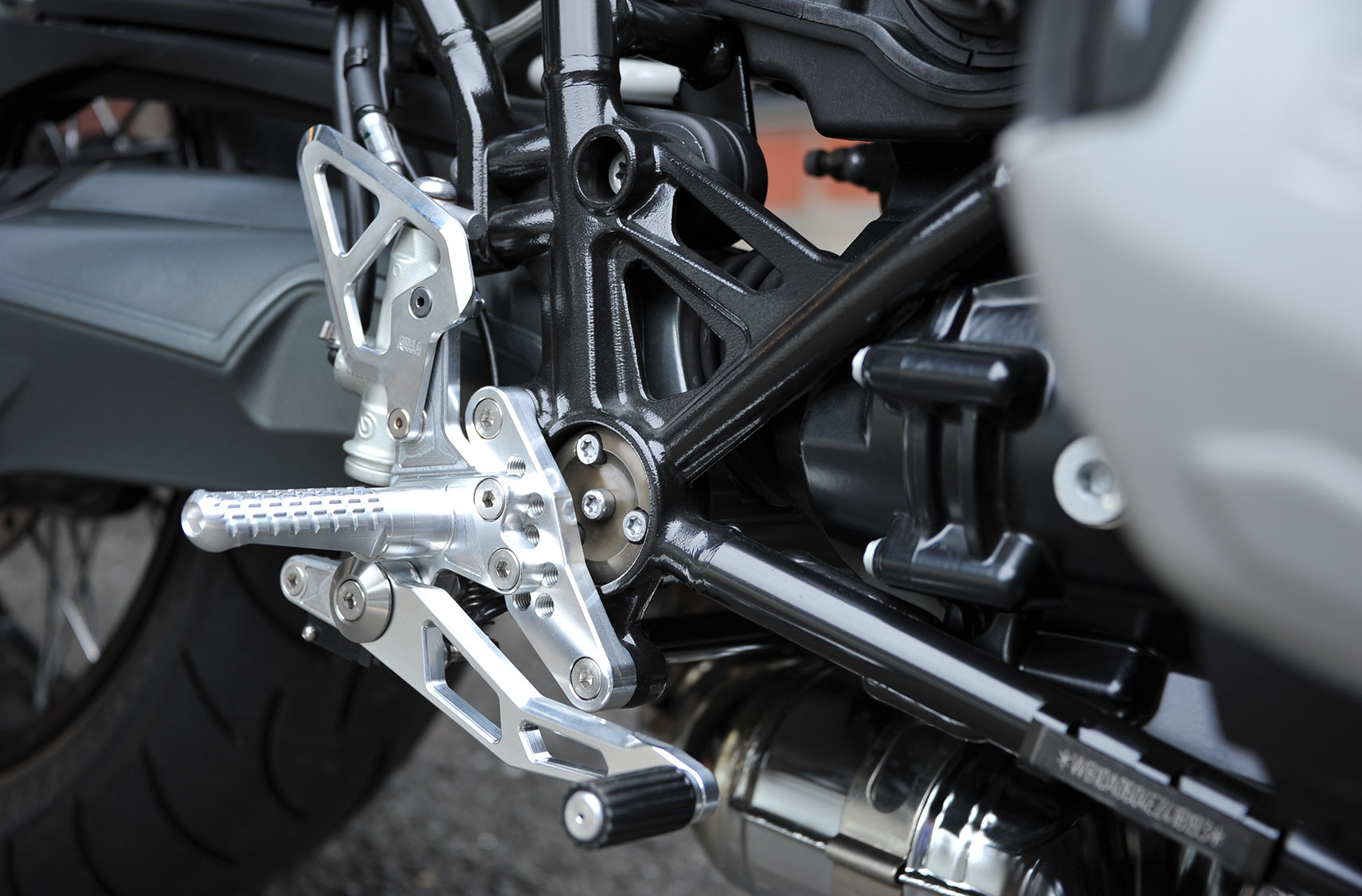 AELLA Riding Step Kit (Rearsets) for the BMW R (1416)