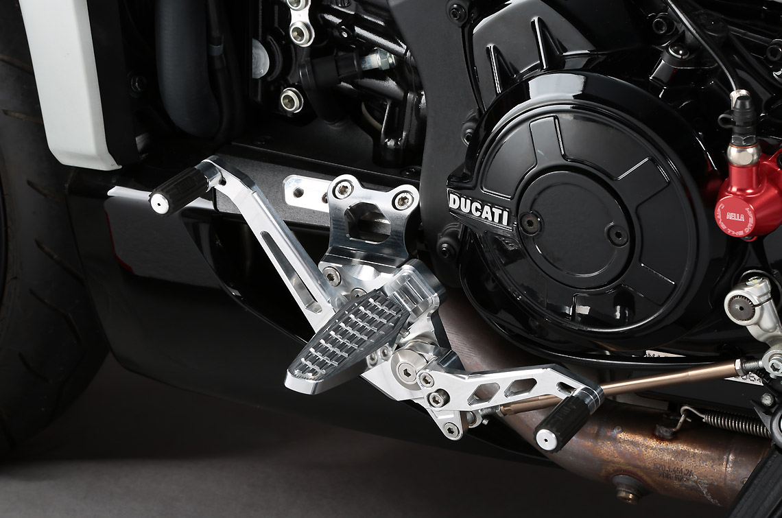 AELLA Riding Step Kit for the Ducati XDiavel (not Rearsets but in this strange case - Forward Controls) AELLA Riding Step Kit for the Ducati XDiavel (not Rearsets but in this strange case - Forward Controls)