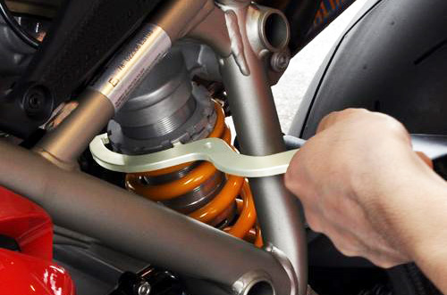 AELLA Rear Suspension Hook Wrench AELLA Rear Suspension Hook Wrench