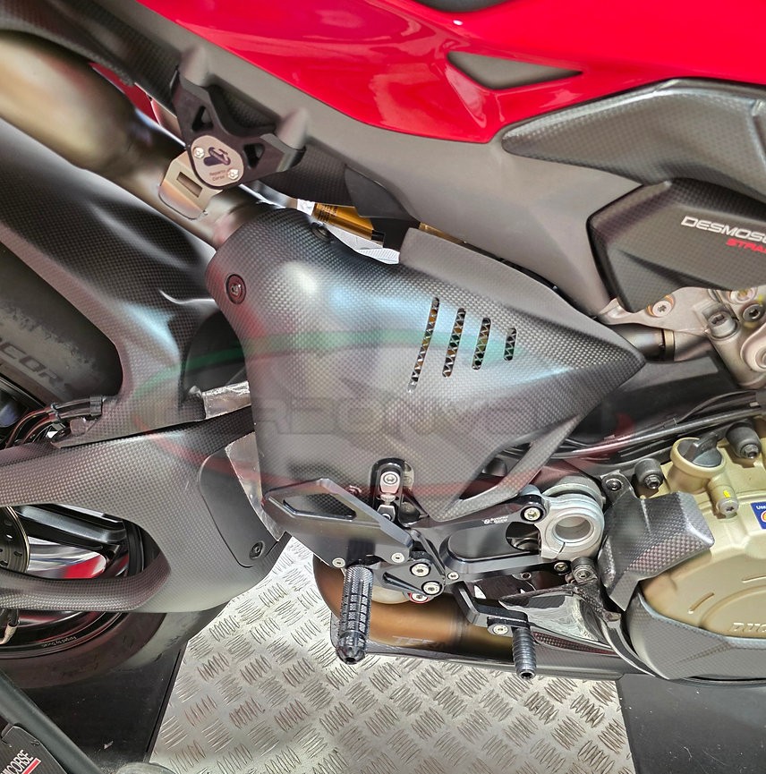 Carbonvani Carbon Fiber Termignoni Delta Heat Shield Exhaust Guard for Ducati Panigale V4 (2025+) Carbonvani Carbon Fiber Termignoni Delta Heat Shield Exhaust Guard for Ducati Panigale V4 (2025+)