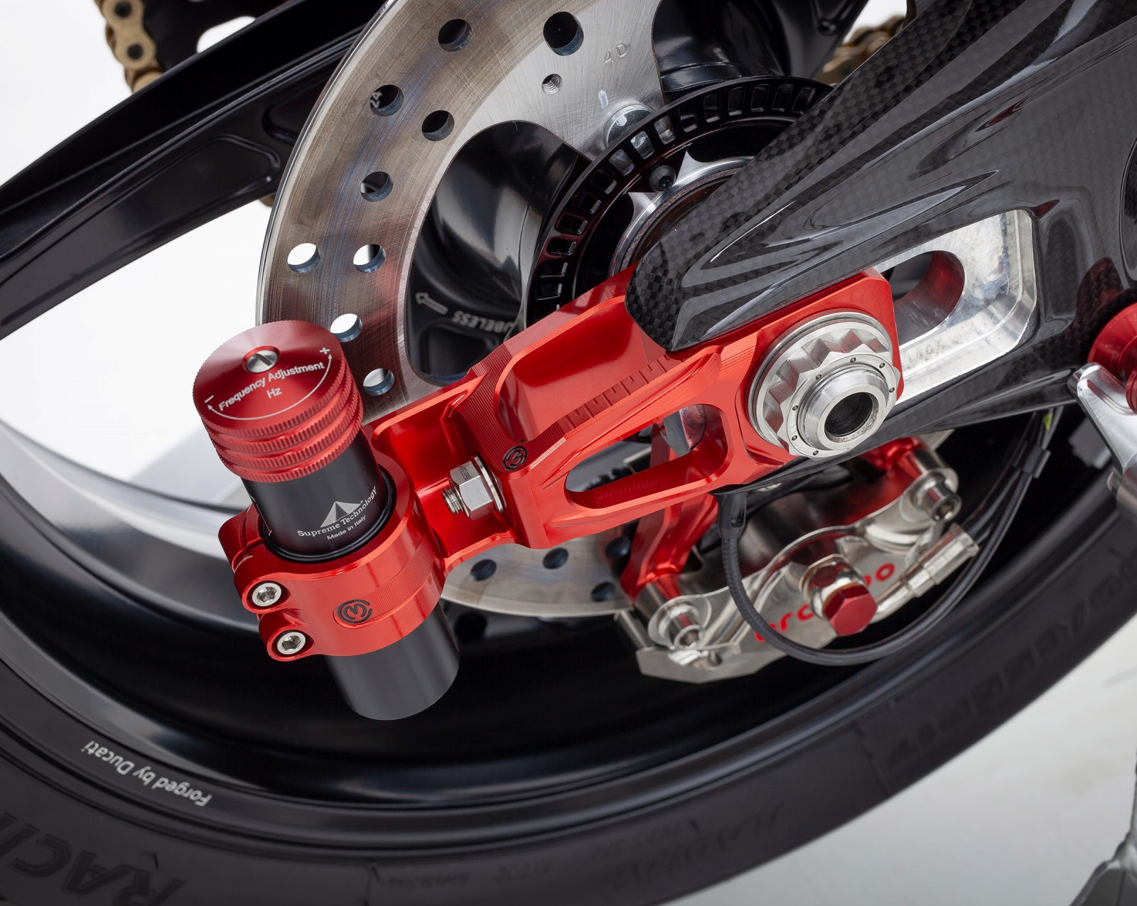 Motocorse Billet Aluminum Chain Adjuster and Rear Brake Caliper Support Bracket for OVERSUSPENSION for Ducati Panigale / Streetfighter V4 (2025+) Motocorse Billet Aluminum Chain Adjuster and Rear Brake Caliper Support Bracket for OVERSUSPENSION for Ducati Panigale / Streetfighter V4 (2025+)