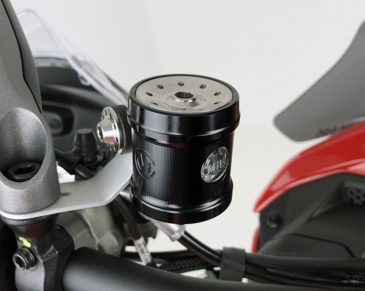 Motocorse Billet Aluminum Round Clutch Reservoir With Titanium Cap (19mL) - Will Work on Some Applications as a Rear Brake Reservoir Motocorse Billet Aluminum Round Clutch Reservoir With Titanium Cap (19mL) - Will Work on Some Applications as a Rear Brake Reservoir