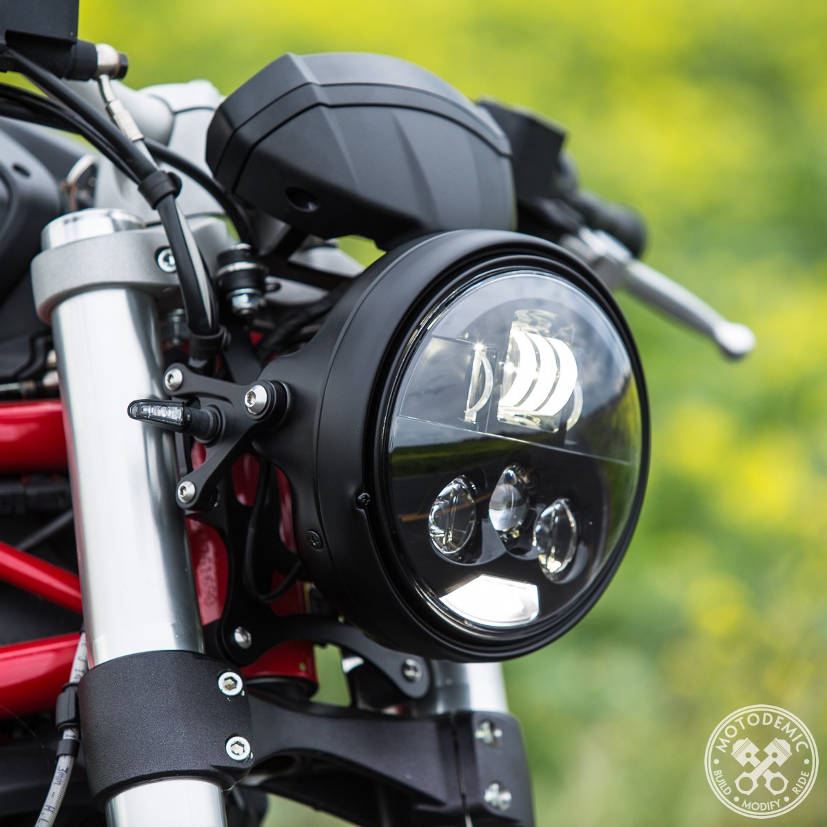 Motodemic 7 Inch EVO S LED Round Headlight