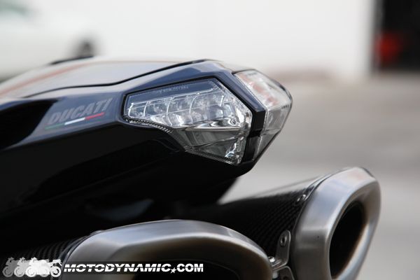 Feu Arrière LED Fumé Moto Pour Ducati 848/1098/1198 – Haute Luminosité, Clignotants Intégrés