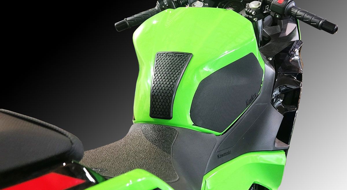 TechSpec Tank Grip Pads for the Kawasaki Z400 / Z500 (2017+) TechSpec Tank Grip Pads for the Kawasaki Z400 / Z500 (2017+)