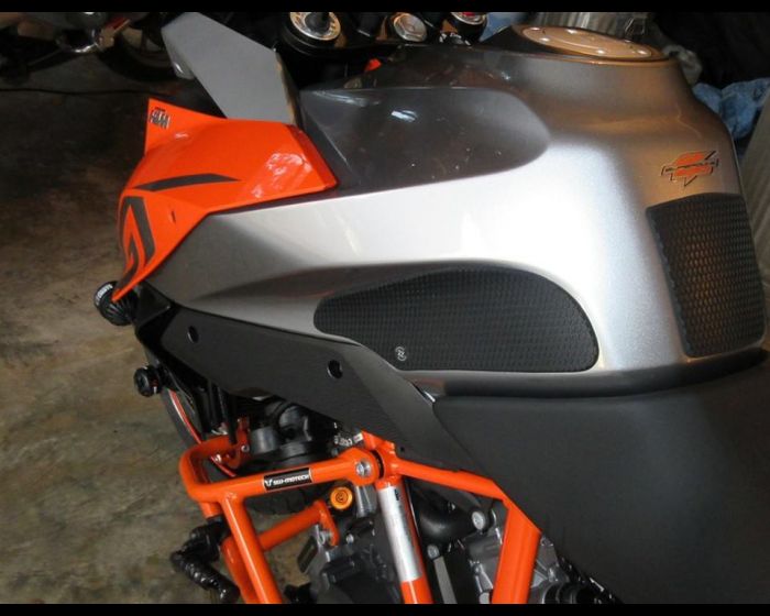 TechSpec Tank Grip Pads for the KTM 1290 Super Duke GT (16-23) TechSpec Tank Grip Pads for the KTM 1290 Super Duke GT (16-23)