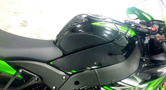 TechSpec Tank Grip Pads for the Kawasaki ZX-10R (2016+) TechSpec Tank Grip Pads for the Kawasaki ZX-10R (2016+)