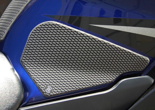 TechSpec Tank Grip Pads for the Suzuki GSX-R600 / GSX-R750 (04-05) TechSpec Tank Grip Pads for the Suzuki GSX-R600 / GSX-R750 (04-05)