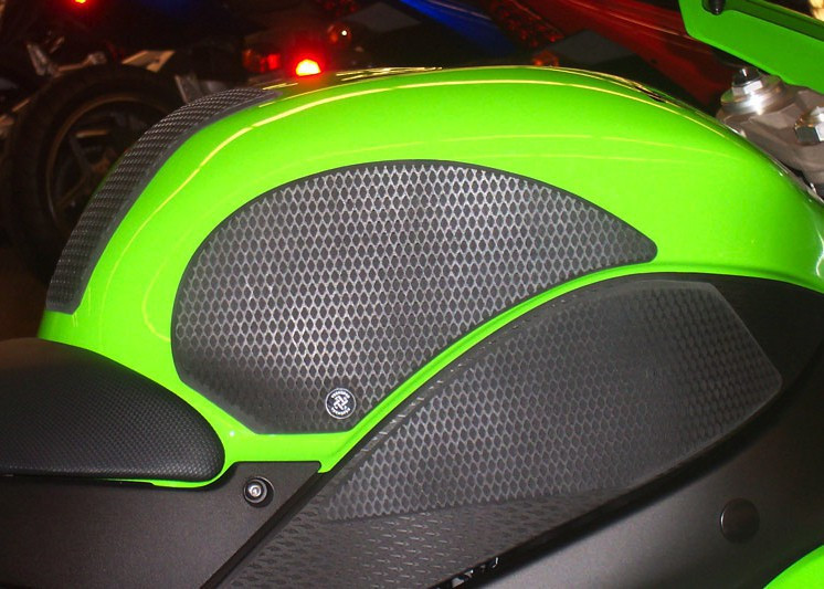 TechSpec Tank Grip Pads for the Kawasaki ZX-6R (07-08) TechSpec Tank Grip Pads for the Kawasaki ZX-6R (07-08)