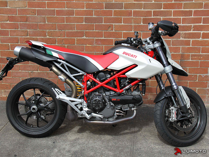 LUIMOTO (Team Italia) Seat Cover for the DUCATI Hypermotard (07-12)