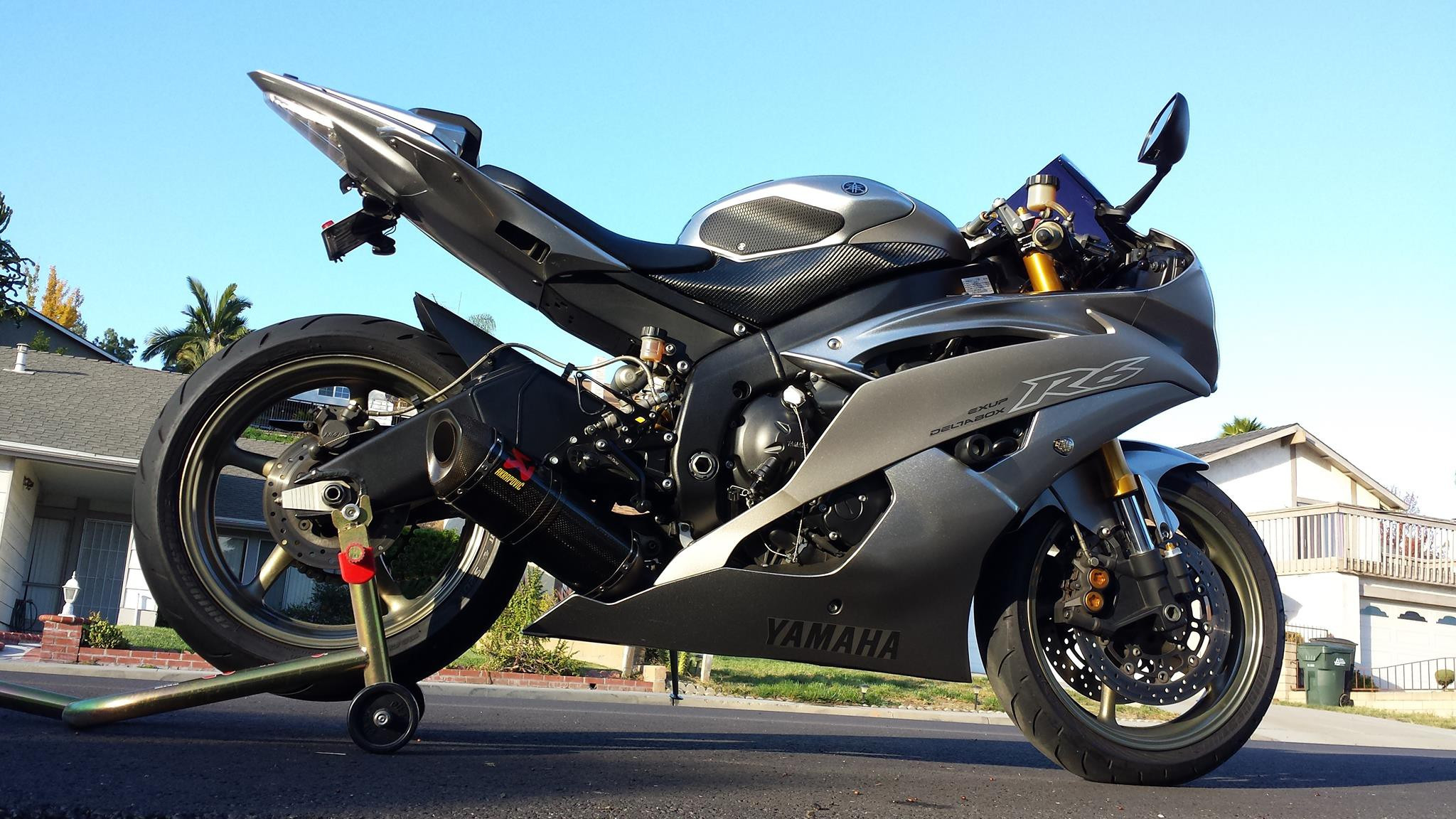 StompGrip Icon Tank Grips For 2008-2016 Yamaha YZF-R6 - Black Traction Pads (Not Full Kit)