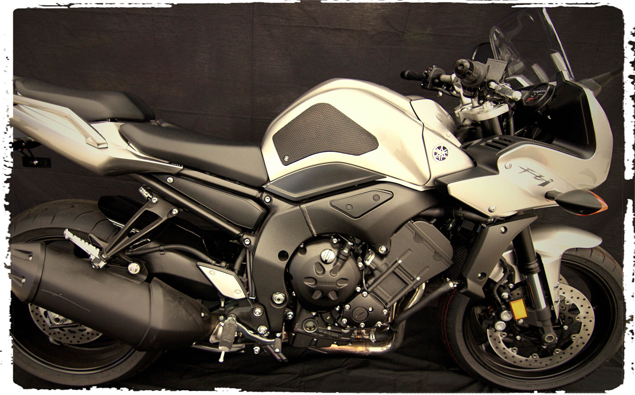 TechSpec Tank Grip Pads for the Yamaha FZ1 (06-15) TechSpec Tank Grip Pads for the Yamaha FZ1 (06-15)
