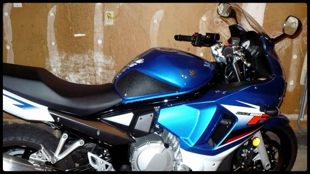 TechSpec Tank Grip Pads for the Suzuki Bandit / GSX 1250 FA (06-11) TechSpec Tank Grip Pads for the Suzuki Bandit / GSX 1250 FA (06-11)