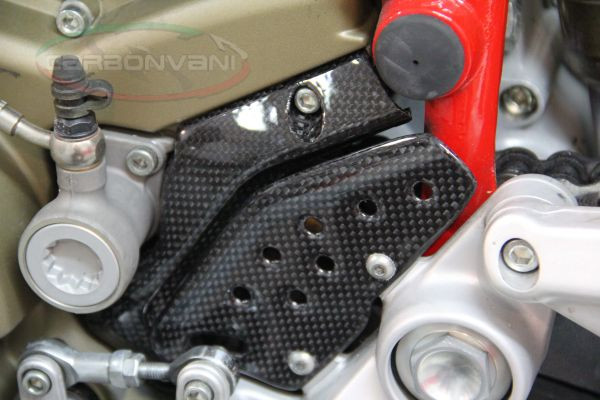 CARBONVANI - DUCATI HYPERMOTARD 1100 / 796 CARBON FIBER FRONT SPROCKET COVER AND CHAIN PLATE CARBONVANI - DUCATI HYPERMOTARD 1100 / 796 CARBON FIBER FRONT SPROCKET COVER AND CHAIN PLATE