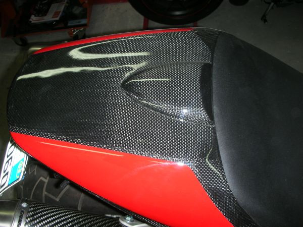 CARBONVANI - DUCATI MONSTER M1100 / M796 / M696 CARBON FIBER / RED TAIL (PILLION SEAT COVER) CARBONVANI - DUCATI MONSTER M1100 / M796 / M696 CARBON FIBER / RED TAIL (PILLION SEAT COVER)