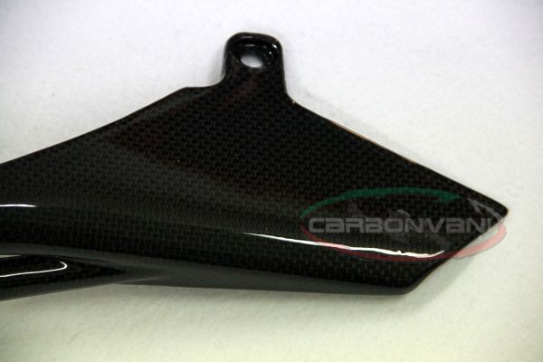 CARBONVANI - MV AGUSTA BRUTALE CARBON FIBER UPPER CHAIN GUARD (2006-09) CARBONVANI - MV AGUSTA BRUTALE CARBON FIBER UPPER CHAIN GUARD (2006-09)