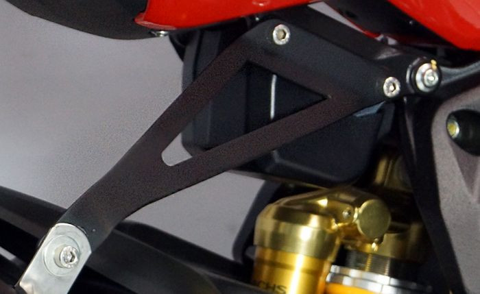BODIS Passenger Footpeg Delete / Exhaust Bracket for MV Agusta F3 675 / 800 (12-16) BODIS Passenger Footpeg Delete / Exhaust Bracket for MV Agusta F3 675 / 800 (12-16)