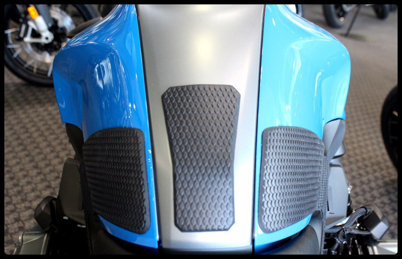 TechSpec Tank Grip Pads for the BMW R1200 R (15+) TechSpec Tank Grip Pads for the BMW R1200 R (15+)