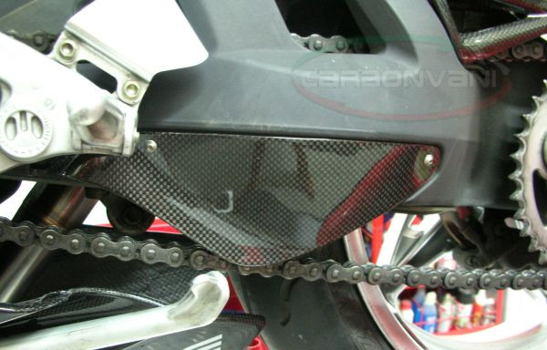 CARBONVANI - MV AGUSTA F4 CARBON FIBER LOWER CHAIN GUARD (>2009) CARBONVANI - MV AGUSTA F4 CARBON FIBER LOWER CHAIN GUARD (>2009)