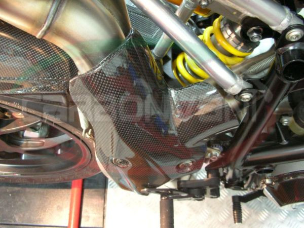 CARBONVANI - DUCATI 848 / 1098 & 1198 CARBON FIBER EXHAUST COLLECTOR GUARD FOR TERMIGNONI (2007-13) CARBONVANI - DUCATI 848 / 1098 & 1198 CARBON FIBER EXHAUST COLLECTOR GUARD FOR TERMIGNONI (2007-13)