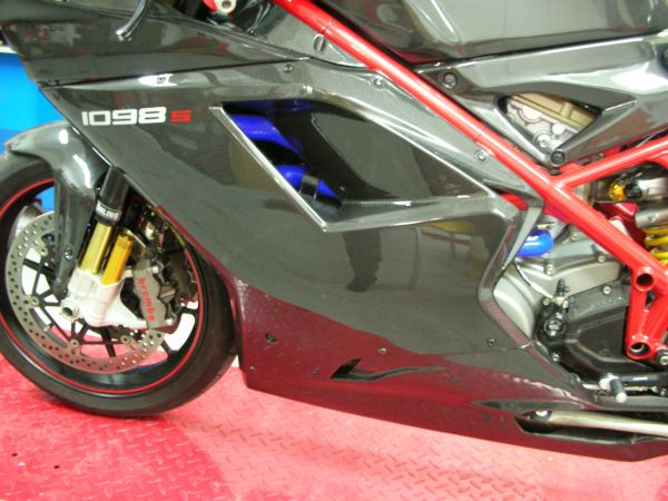CARBONVANI - DUCATI 848 / 1098 & 1198 CARBON FIBRE LH SIDE PANEL (2007-13) CARBONVANI - DUCATI 848 / 1098 & 1198 CARBON FIBRE LH SIDE PANEL (2007-13)