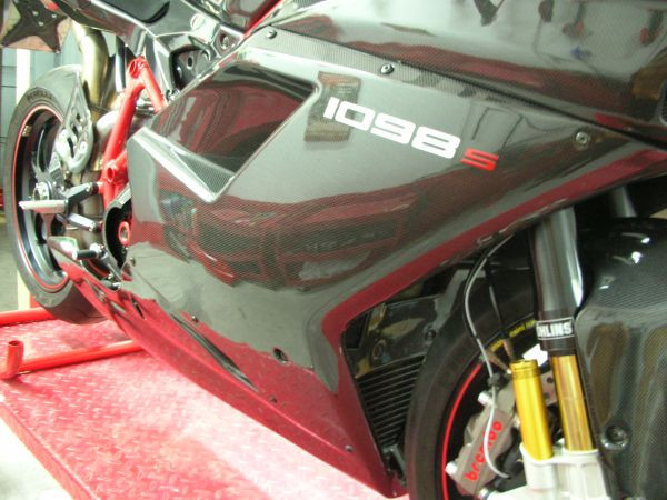 CARBONVANI - DUCATI 848 / 1098 & 1198 CARBON FIBRE RH SIDE PANEL (2007-13) CARBONVANI - DUCATI 848 / 1098 & 1198 CARBON FIBRE RH SIDE PANEL (2007-13)
