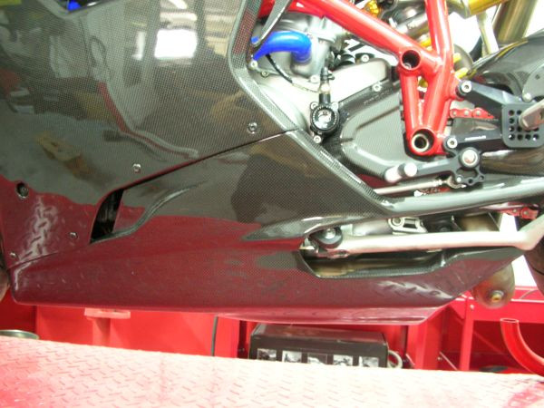 CARBONVANI - DUCATI 848 / 1098 & 1198 CARBON FIBER BELLY PAN - ROAD VERSION (2007-13) CARBONVANI - DUCATI 848 / 1098 & 1198 CARBON FIBER BELLY PAN - ROAD VERSION (2007-13)