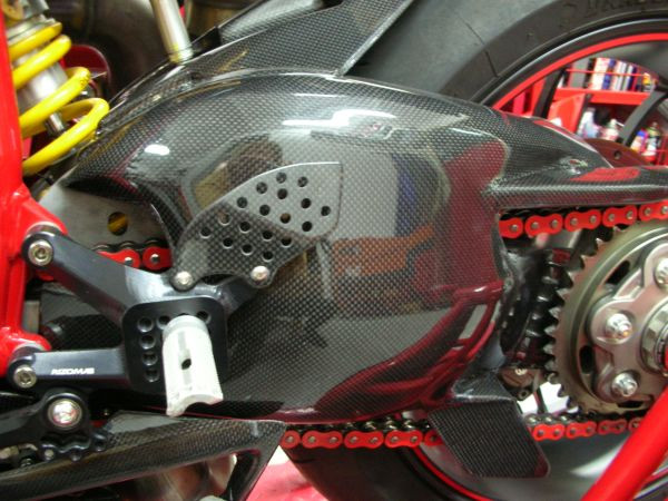 CARBONVANI - DUCATI 848 / 1098 & 1198 CARBON FIBER SWINGARM COVER (2007-13) CARBONVANI - DUCATI 848 / 1098 & 1198 CARBON FIBER SWINGARM COVER (2007-13)
