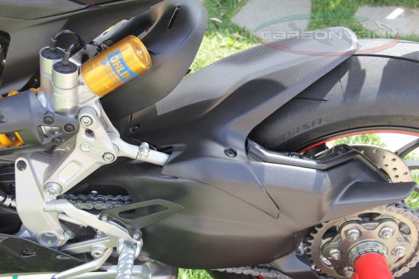 CARBONVANI - DUCATI PANIGALE 1199 / 1299 / V2 and STREETFIGHTER V2 CARBON FIBER SWINGARM COVER CARBONVANI - DUCATI PANIGALE 1199 / 1299 / V2 and STREETFIGHTER V2 CARBON FIBER SWINGARM COVER