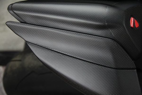 CARBONVANI - DUCATI 1199 PANIGALE CARBON FIBER TAIL RH SIDE CARBONVANI - DUCATI 1199 PANIGALE CARBON FIBER TAIL RH SIDE