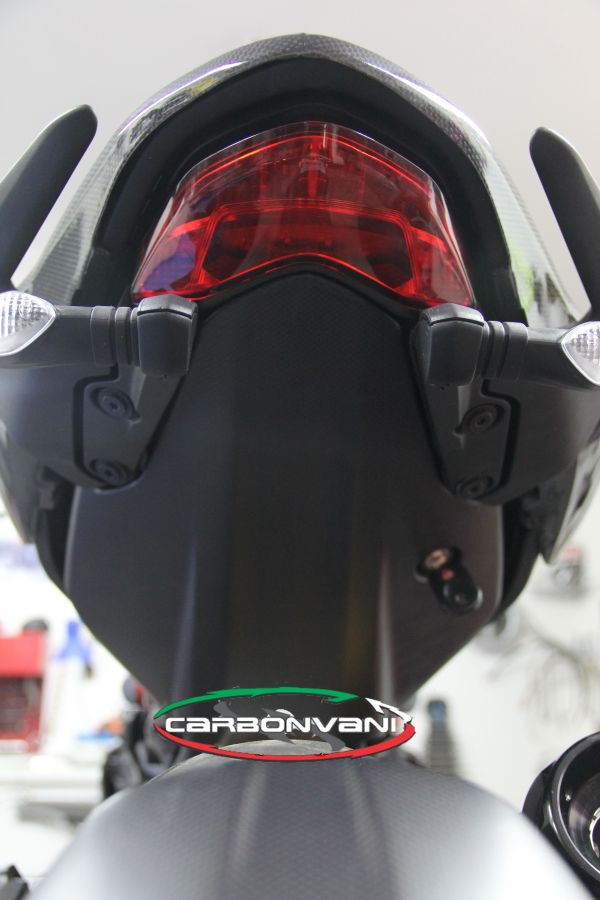 CARBONVANI - DUCATI MONSTER 821 / 1200 CARBON FIBER UNDER SEAT TRAY CARBONVANI - DUCATI MONSTER 821 / 1200 CARBON FIBER UNDER SEAT TRAY