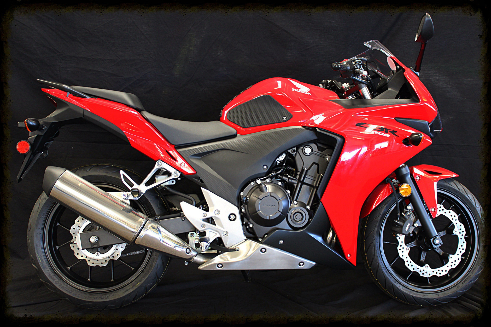 TechSpec Tank Grip Pads for the Honda CBR500R / CB500F (13-18) TechSpec Tank Grip Pads for the Honda CBR500R / CB500F (13-18)