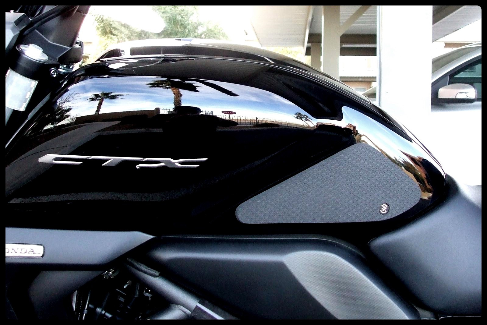 TechSpec Tank Grip Pads for the Honda CTX700 / CTX700N / CTX1300 (2014+) TechSpec Tank Grip Pads for the Honda CTX700 / CTX700N / CTX1300 (2014+)