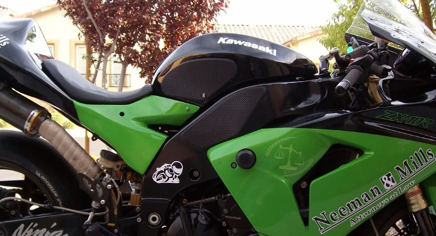 TechSpec Tank Grip Pads for the Kawasaki ZX-10R (04-07) TechSpec Tank Grip Pads for the Kawasaki ZX-10R (04-07)