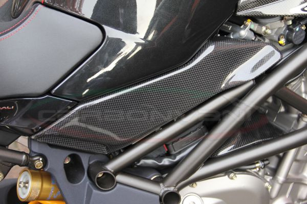 CARBONVANI - MV AGUSTA BRUTALE CARBON FIBER RH SMALL TANK SIDE (2006-09) CARBONVANI - MV AGUSTA BRUTALE CARBON FIBER RH SMALL TANK SIDE (2006-09)