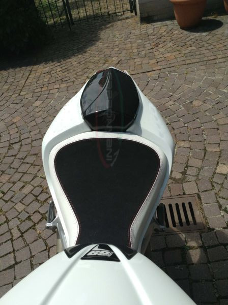 CARBONVANI - MV AGUSTA F3 CARBON FIBER PILLION SEAT COVER CARBONVANI - MV AGUSTA F3 CARBON FIBER PILLION SEAT COVER