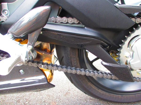 CARBONVANI - MV AGUSTA BRUTALE 800 CARBON FIBER LOWER CHAIN GUARD (2017+) CARBONVANI - MV AGUSTA BRUTALE 800 CARBON FIBER LOWER CHAIN GUARD (2017+)