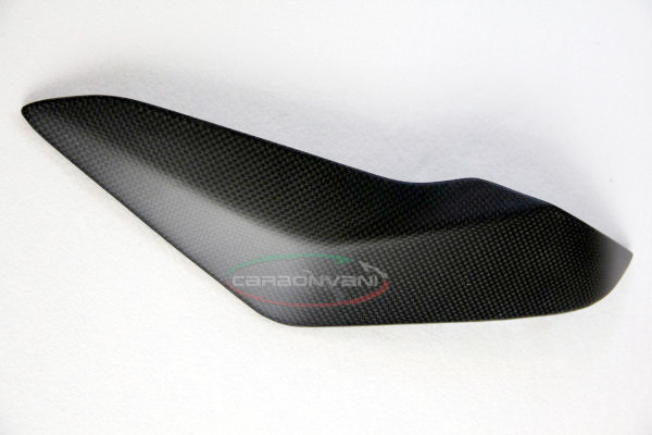 CARBONVANI - MV AGUSTA F3 CARBON FIBER LH SMALL TANK SIDE PANEL CARBONVANI - MV AGUSTA F3 CARBON FIBER LH SMALL TANK SIDE PANEL