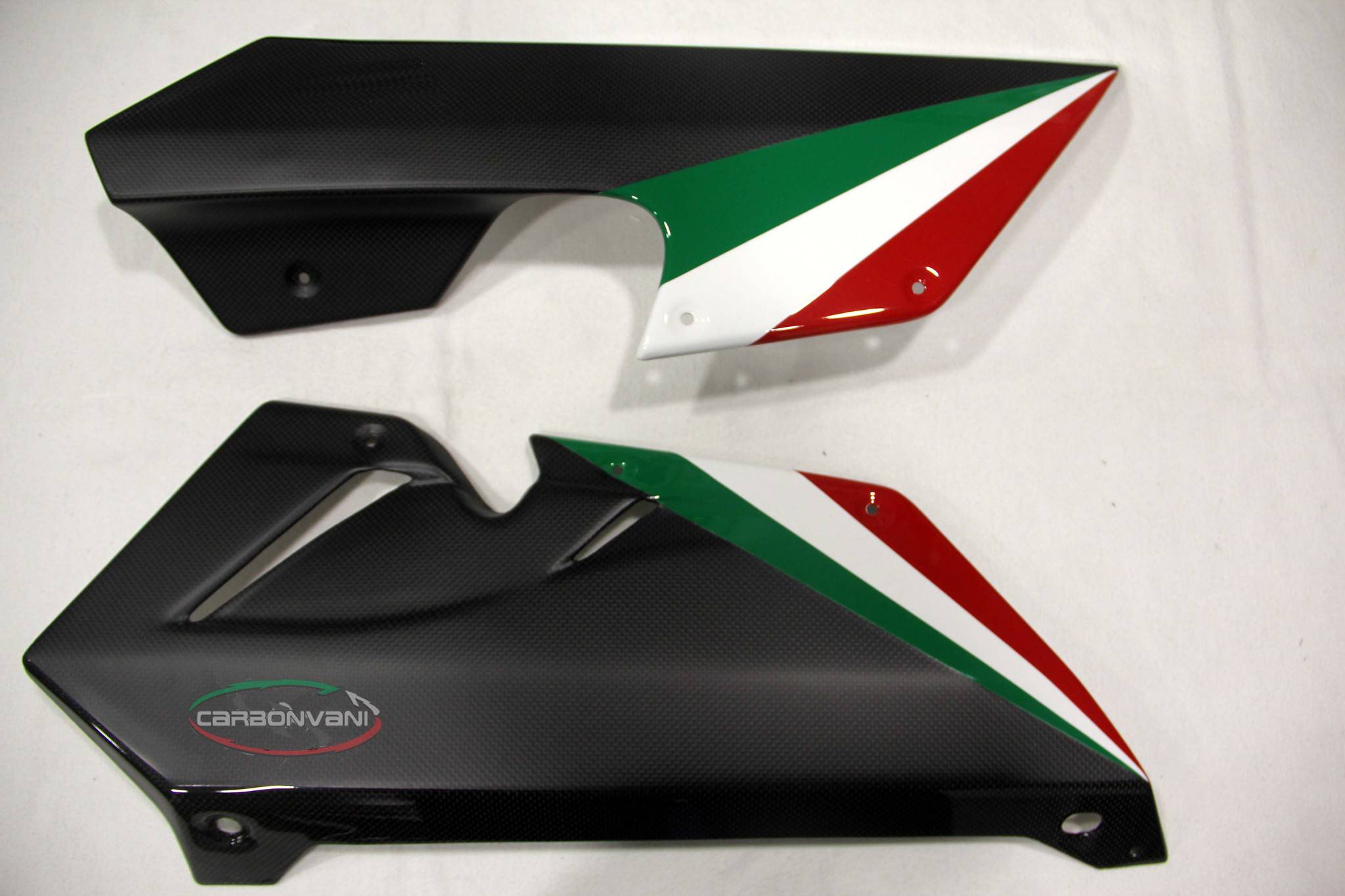 CARBONVANI - MV AGUSTA F3 CARBON FIBER BELLY PAN - TRICOLORE CARBONVANI - MV AGUSTA F3 CARBON FIBER BELLY PAN - TRICOLORE