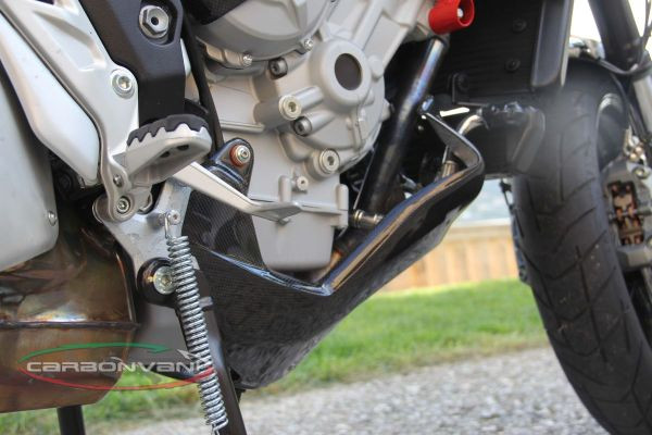 CARBONVANI - MV AGUSTA TURISMO VELOCE CARBON FIBER RH ENGINE COVER CARBONVANI - MV AGUSTA TURISMO VELOCE CARBON FIBER RH ENGINE COVER