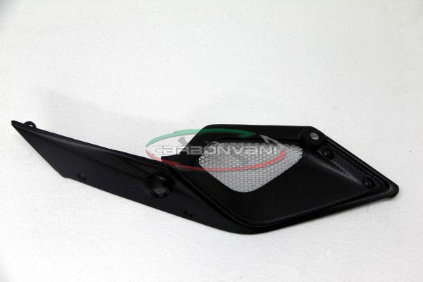 CARBONVANI - MV AGUSTA RIVALE CARBON FIBER RIGHT FUEL TANK INSIDE PANEL WITH MESH CARBONVANI - MV AGUSTA RIVALE CARBON FIBER RIGHT FUEL TANK INSIDE PANEL WITH MESH