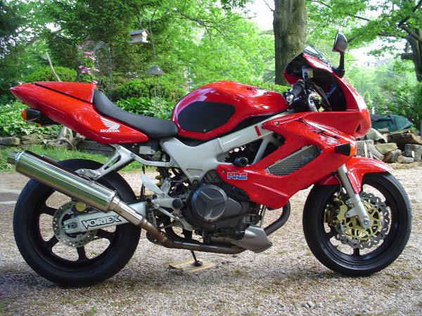 TechSpec Tank Grip Pads for the Honda VTR 1000F Super Hauk / Firestorm (97-06) TechSpec Tank Grip Pads for the Honda VTR 1000F Super Hauk / Firestorm (97-06)