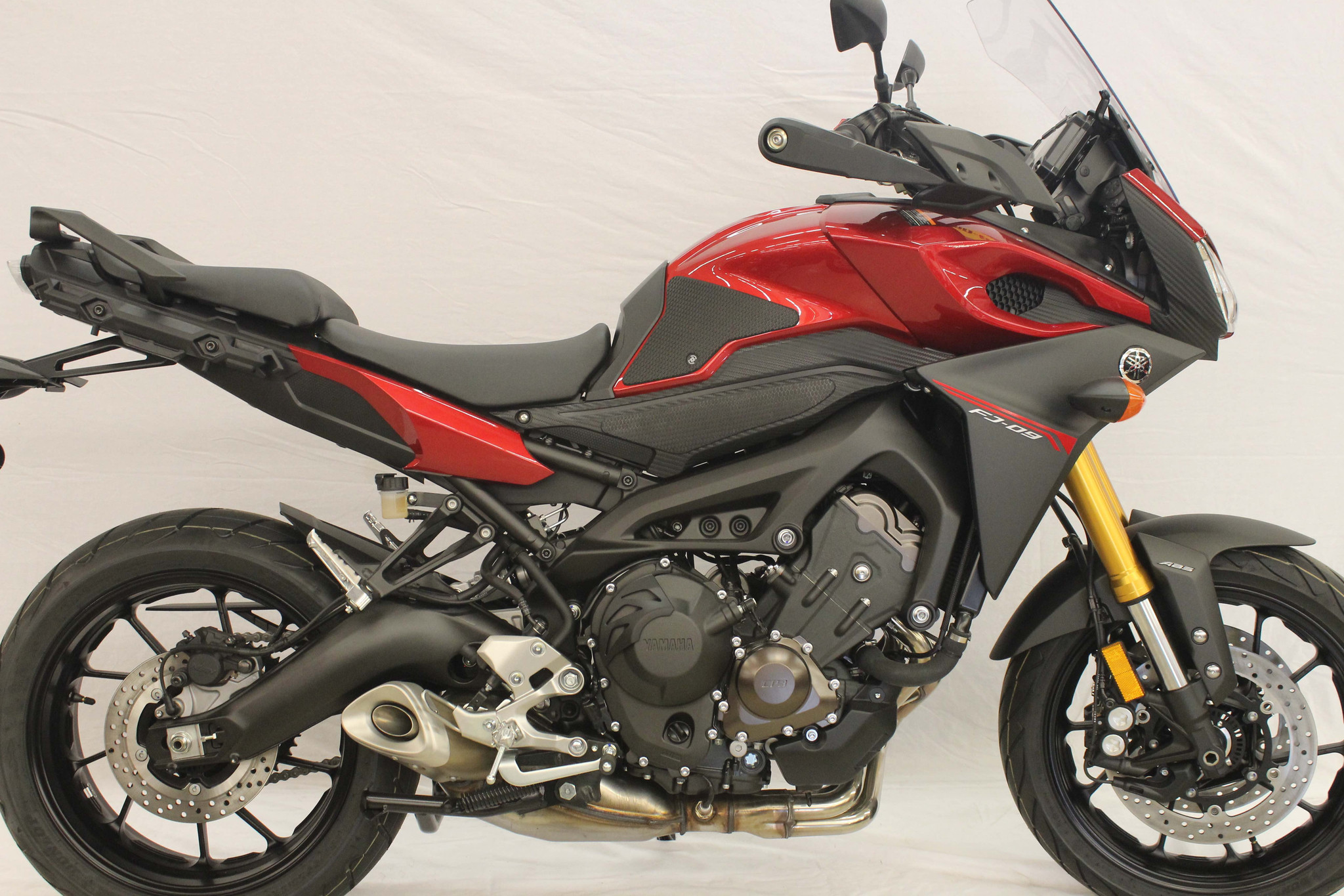 TechSpec Tank Grip Pads for the Yamaha FJ-09 Tracer (15-20) TechSpec Tank Grip Pads for the Yamaha FJ-09 Tracer (15-20)