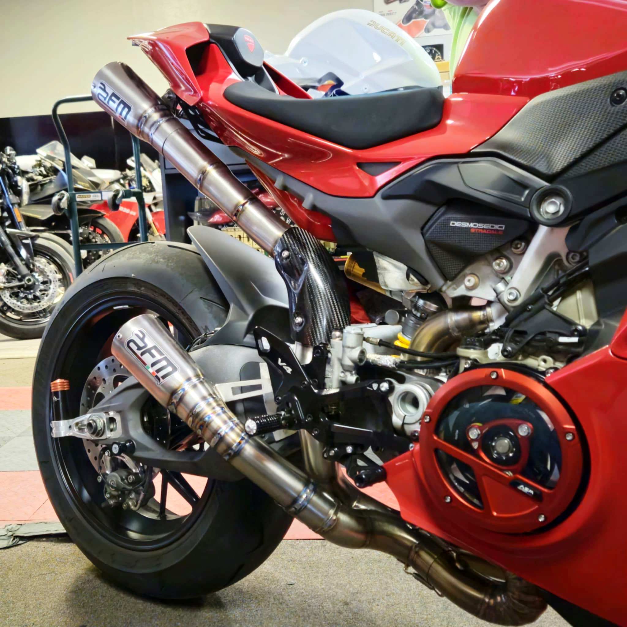 FM Projects 3/4 Titanium Race Exhaust for the Ducati Panigale V4 / S (2025+) FM Projects 3/4 Titanium Race Exhaust for the Ducati Panigale V4 / S (2025+)